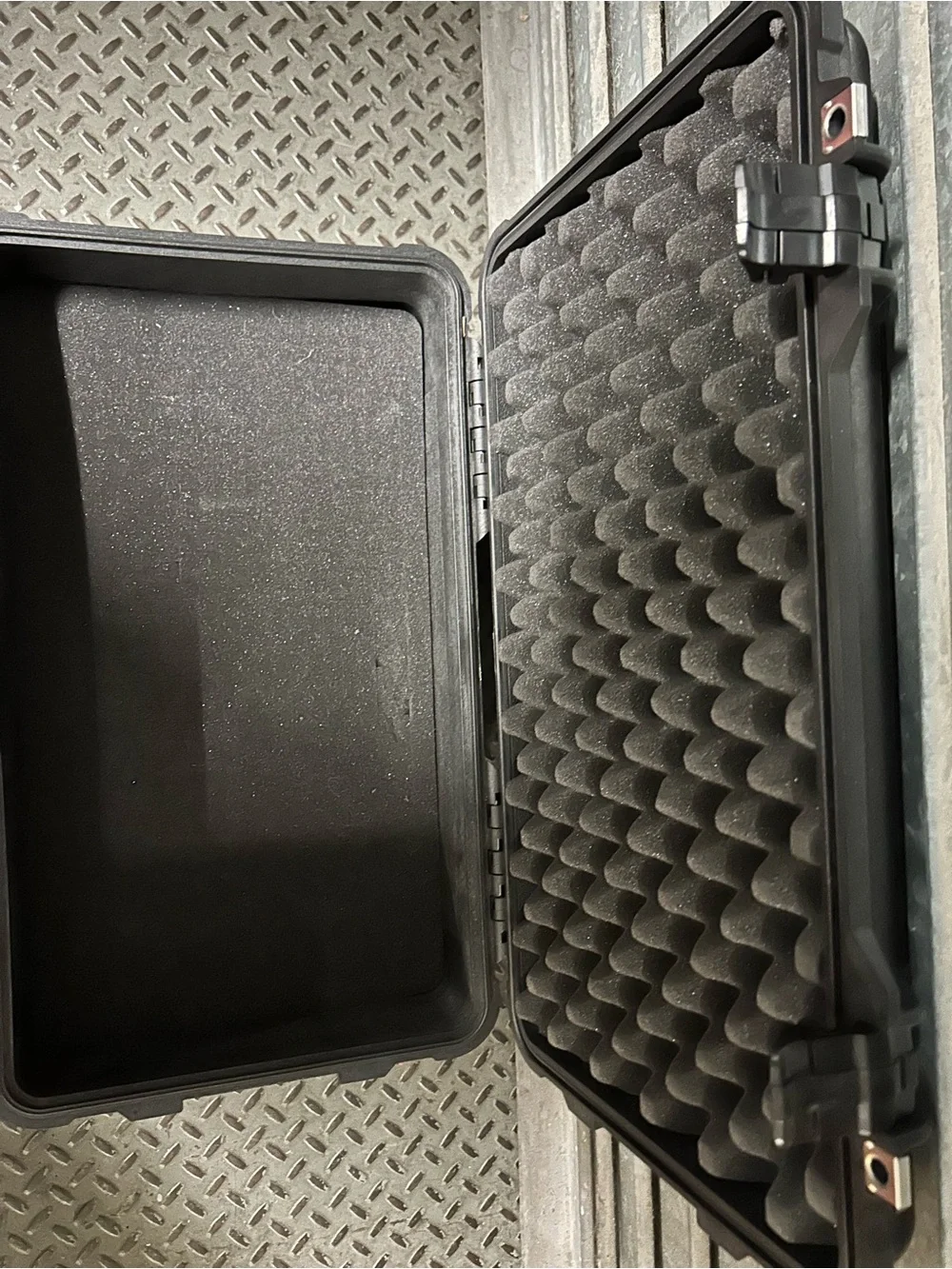 Pelican 1510Black Waterproof Protector Case - Rugged Travel Storage